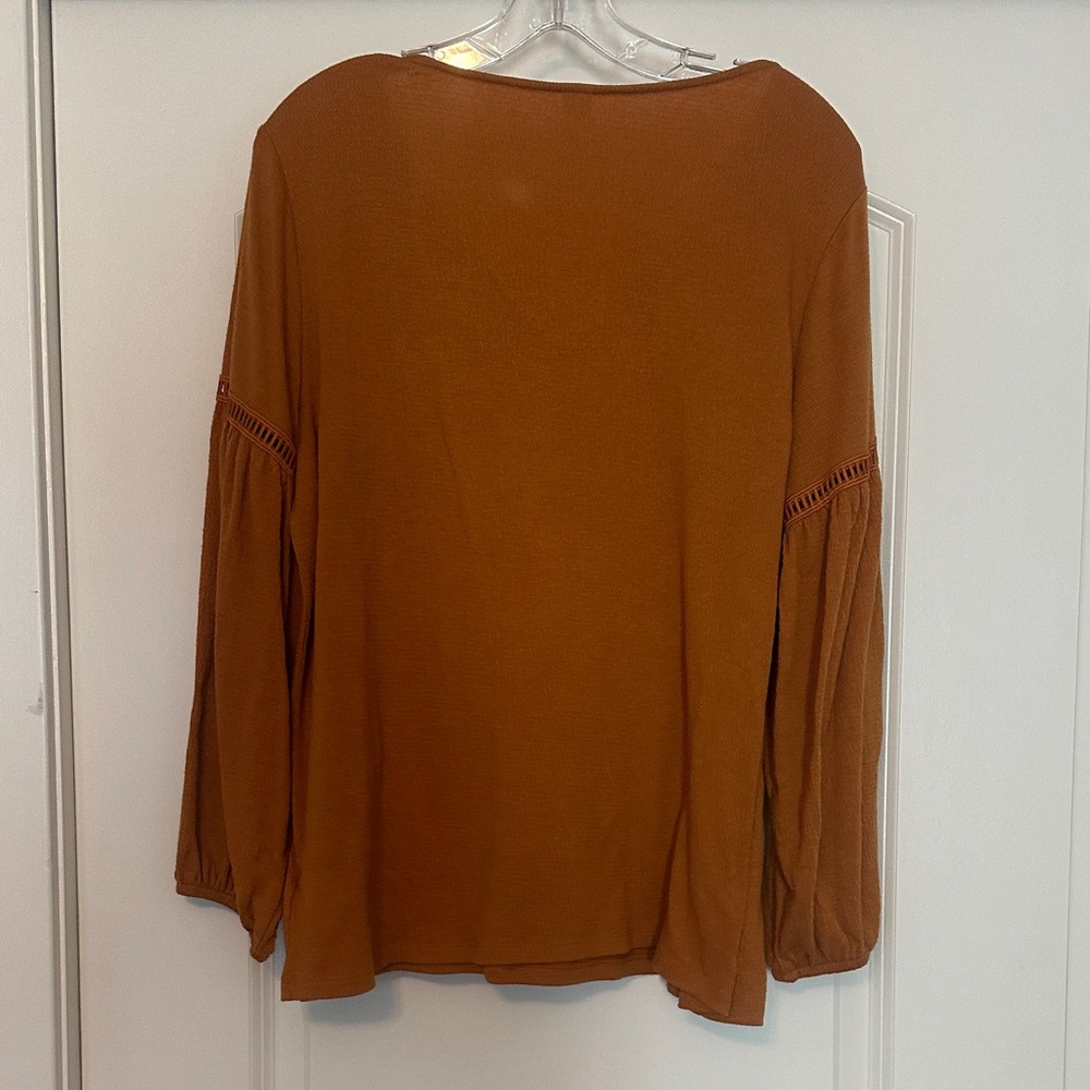 Women's Top - Picture 2 of 5